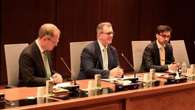 عيسى يلتقى المبعوث التجارى لرئيس الوزراء البريطانى