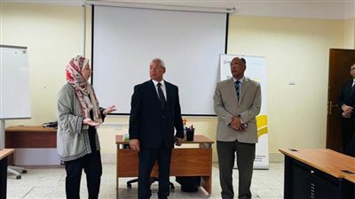 رئيس جامعة المنيا يتفقد المركز الجامعي للتطوير المهني