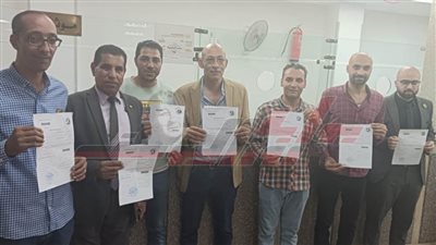 إقبال كثيف بالمنيا لاستخراج التوكيلات لدعم ترشح الرئيس السيسي لفترة رئاسية جديدة.. 