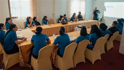 محمد عادل يعقد محاضرة بالفيديو لـسيدات يد الأهلي في الكونغو