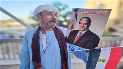 لافتات لدعم الرئيس السيسي وتوافد الآلاف لعمل توكيلات داعمة للترشح للانتخابات
