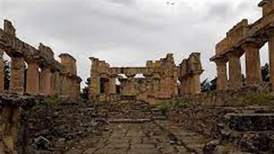 سور اثري يعود للعهد 