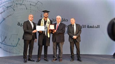 وزير العمل يشارك في ملتقى توظيف وحفل تخريج الدفعة الأولى من الجامعات التكنولوجية