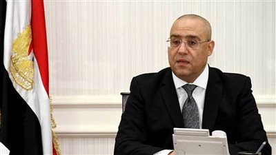 وزير الإسكان يتابع موقف تنفيذ وحدات 