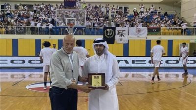 رئيس الاتحاد القطري يكرم أحمد مرعي مدرب سلة الزمالك