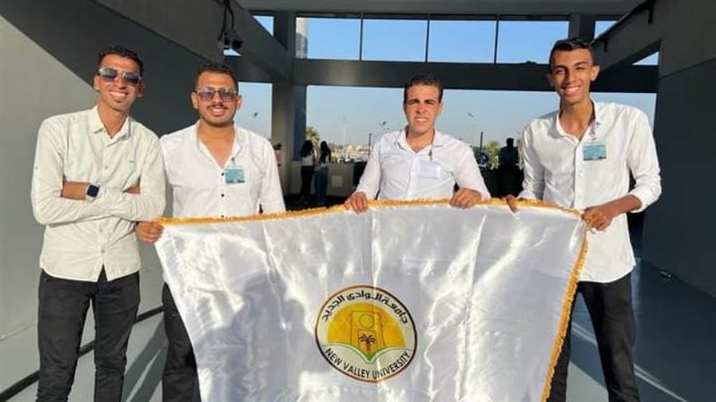 الرئيس السيسي يكرم