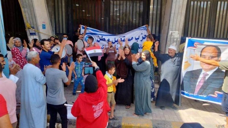 توافد المواطنين