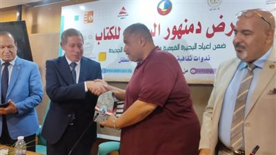 إقبال جماهيري على الفعاليات الفكرية والفنية والثقافية بمعرض دمنهور للكتاب