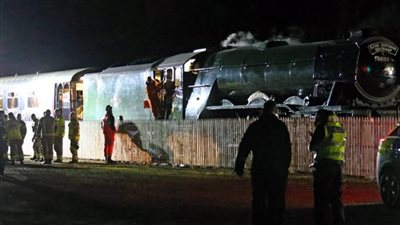 اصطدام قطارين بخاريين قديمين في محطة بأسكتلندا