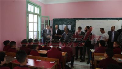 محافظ كفر الشيخ يتفقد المدارس ويطمئن على انتظام العملية التعليمية