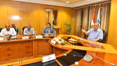 محافظ أسيوط يترأس اجتماع مناقشة الجهود المبذولة لمواجهة حرق المخلفات الزراعية