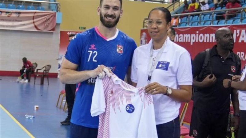 ياسر سيف يفوز بجائزة