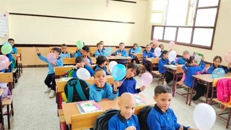 بالبلونات والحلويات