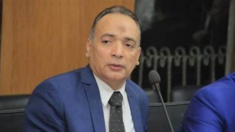 الكاتب الصحفي طارق