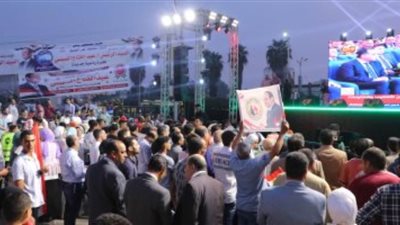 احتفالات ضخمة بميادين القاهرة والجيزة عقب إعلان الرئيس السيسي ترشحه للانتخابات الرئاسية