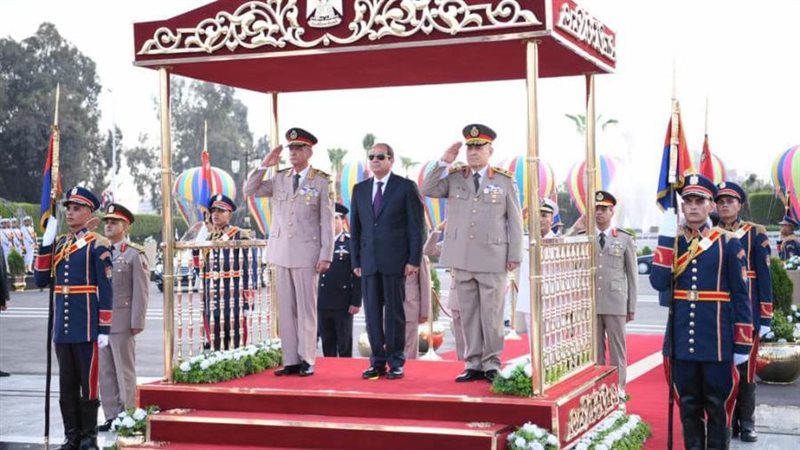 الرئيس السيسي يضع