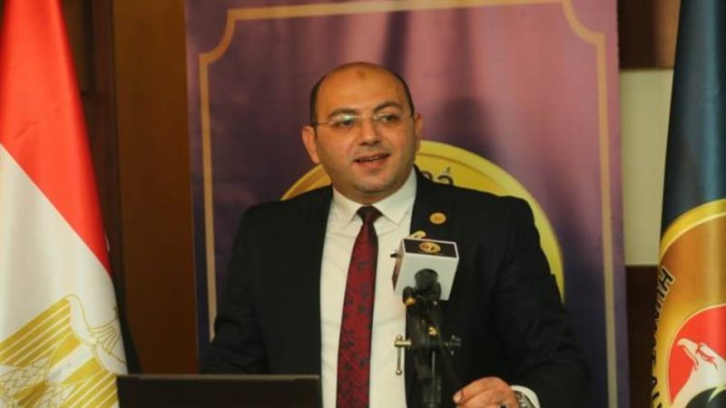 الدكتور أحمد العطيفي