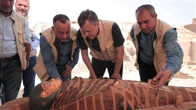 وزير السياحة والآثار يتفقد كشفًا أثريًا جديدًا بموقع حفائر البعثة الأثرية المصرية بسقارة 