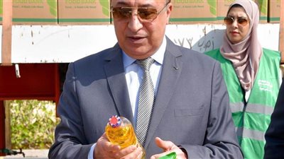 محافظ الإسكندرية يتفقد قافلة بنك الطعام المصري لدعم أهالي بشاير الخير