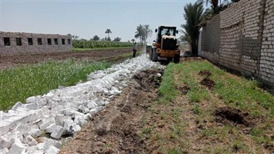 الوحدات المحلية والأجهزة التنفيذية ببني سويف تتصدى للتعديات وتزيل البناء المخالف