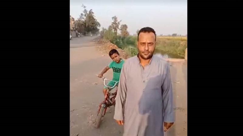 أهالى القرية يطالبون