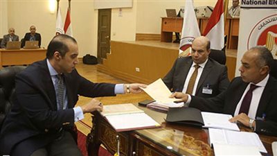 عاجل..وكيل المرشح الرئاسي عبد الفتاح السيسي  يقدم أوراق ترشحه للهيئة الوطنية للانتخابات