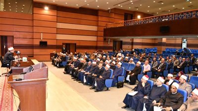 وزير الأوقاف يجتمع بقيادات الأوقاف ويطلق برنامج البناء الثقافي للأئمة والواعظات