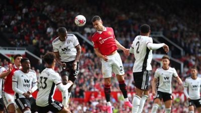 فوز مانشستر يونايتد على برينتفورد 2-1.. وفولهام يهزم شيفيلد 3-1 في الدوري الإنجليزي