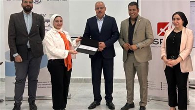 تدشين الدورات التدريبية بالمركز الجامعي للتطوير المهني بجامعة قناة السويس