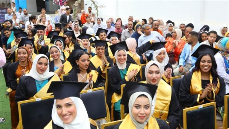 خريجي تمريض معهد