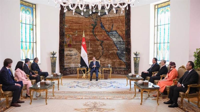 استقبال الرئيس لمدير