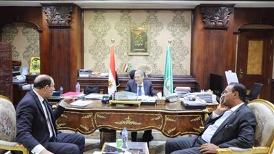 محافظ المنيا يلتقى عددًا من أعضاء النواب والشيوخ لمناقشة قضايا المواطنين
