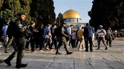 عاجل.. مستوطنون يقتحمون 