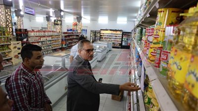 محافظ كفر الشيخ يتفقد الأسواق ومنافذ بيع السلع 