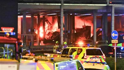 عاجل.. تعليق كل الرحلات الجوية في مطار لوتون اللندني بسبب حريق كبير