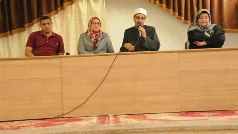 ندوة تثقيفية بكلية