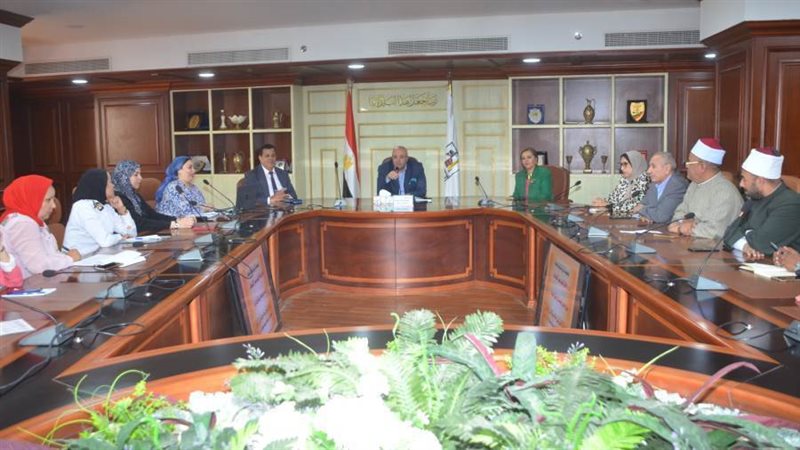 اجتماع محافظ بنى