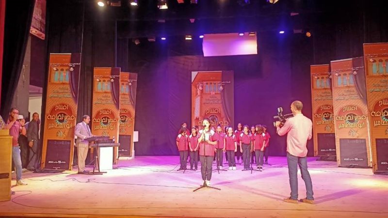 تعليم البحيرة يحتفل