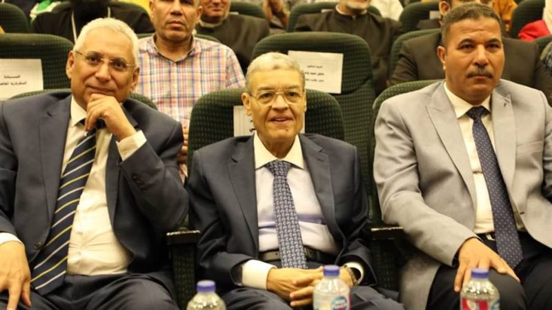 محافظ المنيا خلال