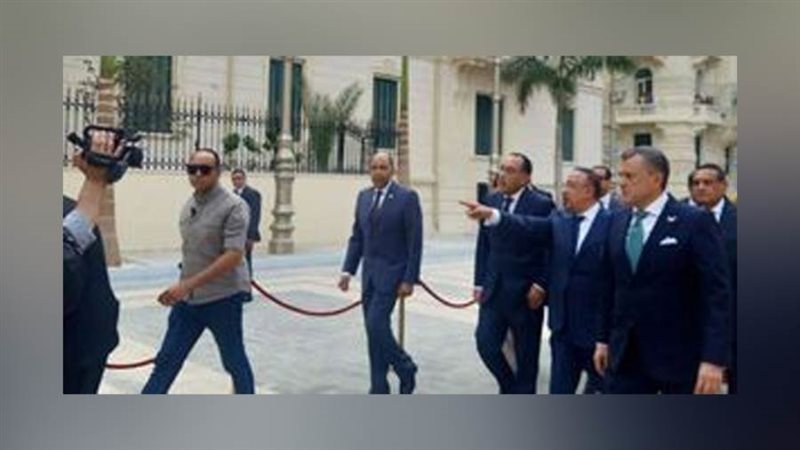 رئيس الوزراء يفتتح