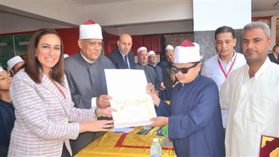 تكريم ابن البحيرة الفائز في المسابقة العالمية لحفظ القرآن الكريم