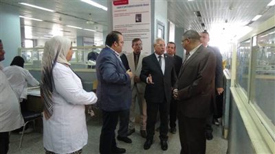 للاطمئنان على مستوى جودة الخدمات.. رئيس جامعة المنيا يتفقد مستشفى طب الأسنان