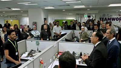 عاجل.. رئيس الوزراء يتفقد منظومة العمل بشركة 
