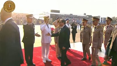 عاجل..الرئيس السيسي يصل مقر الكلية الحربية ليشهد حفل تخرج الأكاديمية والكليات العسكرية