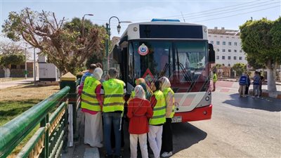 المنيا.. إقبال كبير للتبرع بالدم للأشقاء بمدينة غزة الفلسطينية