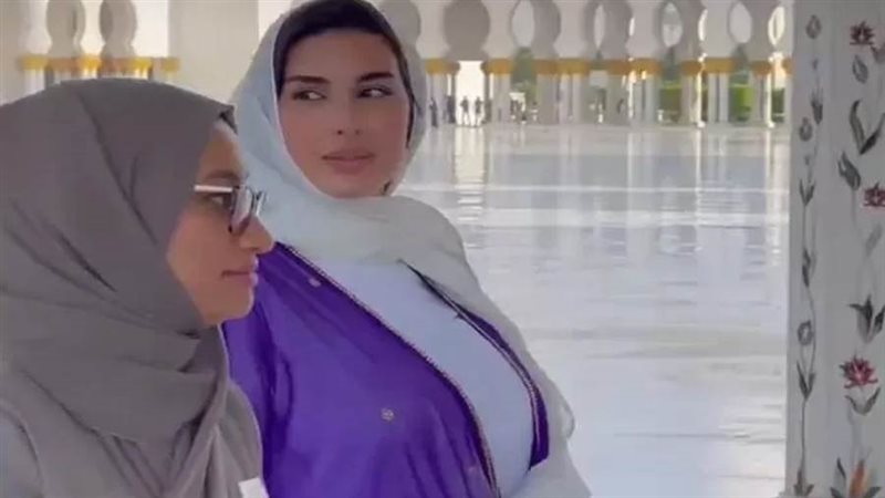 ياسمين صبري بمسجد