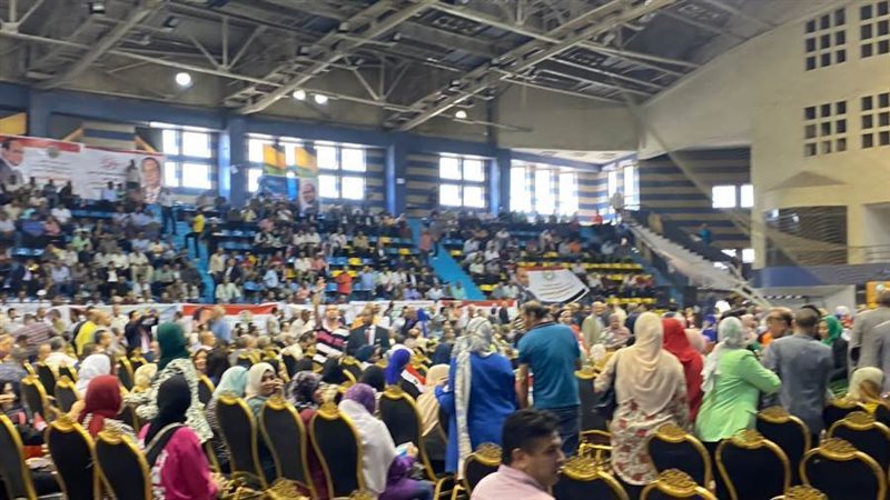 العمال يحتشدون دعما