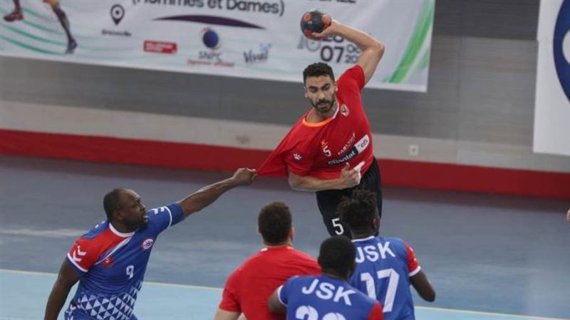 يد رجال الأهلي