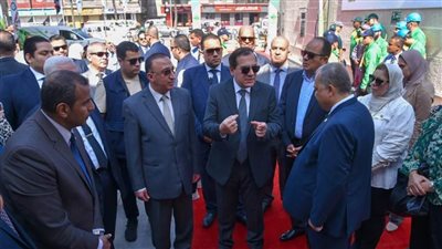 محافظ الإسكندرية ووزير البترول والثروة المعدنية يفتتحان محطة تموين وتحويل السيارات للغاز الطبيعي بالعجمي