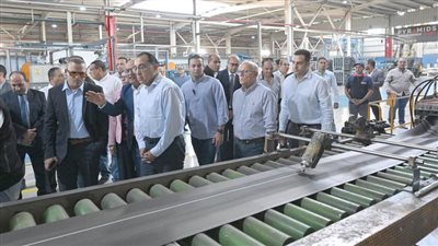 رئيس الوزراء يتفقد توسعات مصنع 